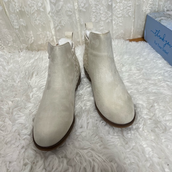 “Mafulus” Ankle Boots SZ: 8.5 Low Heel Winter Booties